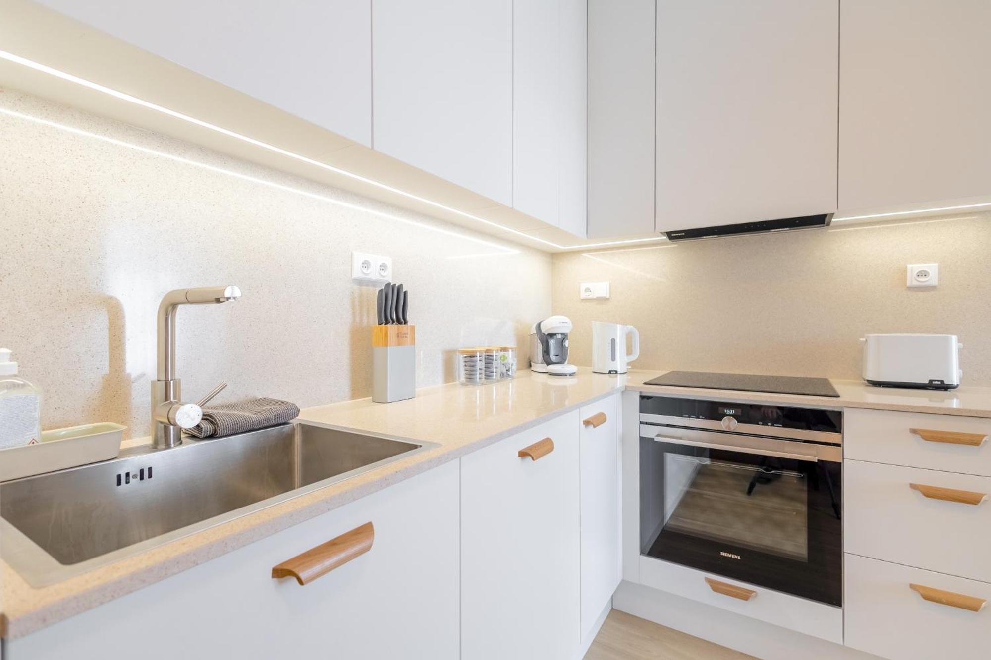 Ferienwohnung Bright 2Br - 5Th Floor, Balcony, Free Parking By Gravity Prag Exterior foto