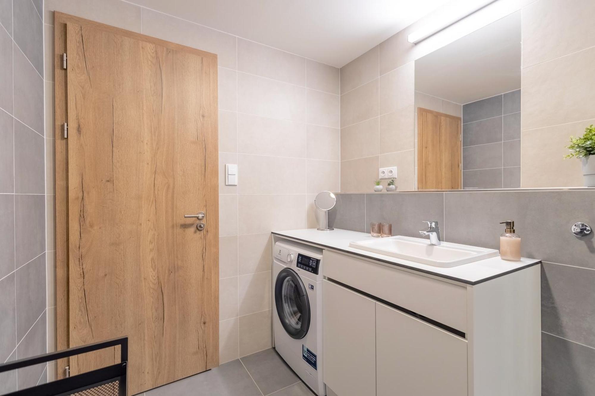 Ferienwohnung Bright 2Br - 5Th Floor, Balcony, Free Parking By Gravity Prag Exterior foto