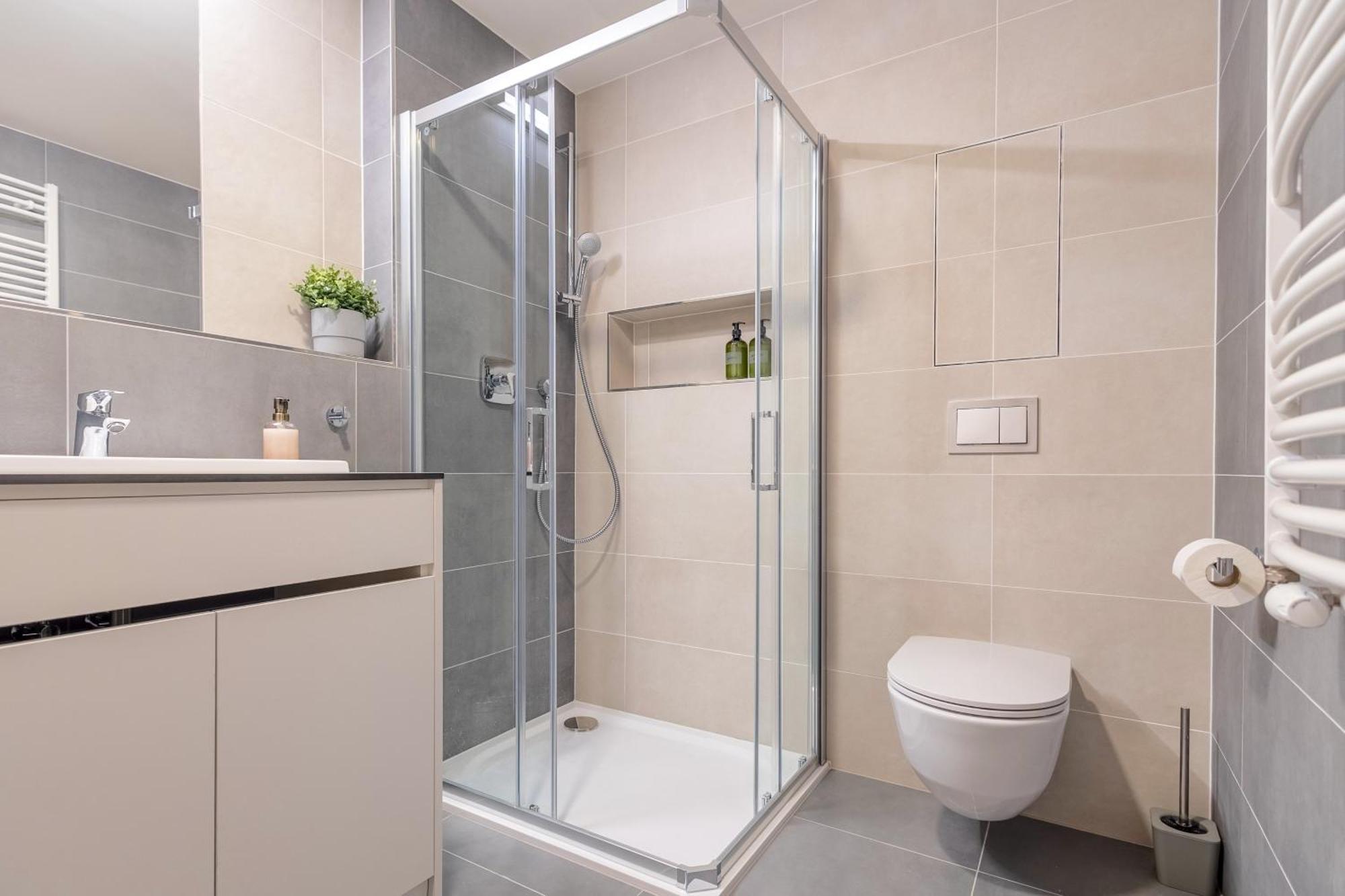 Ferienwohnung Bright 2Br - 5Th Floor, Balcony, Free Parking By Gravity Prag Exterior foto